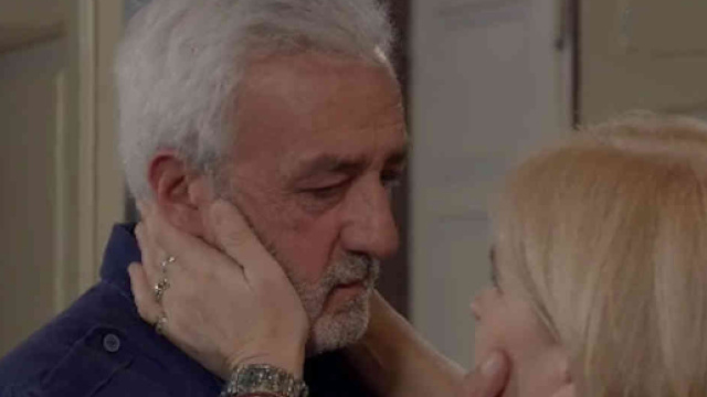 Raffaele (Patrizio Rispo) e Ornella (Marina Giulia Cavalli)