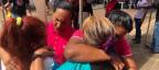Photogallery - Voluntários auxiliam familiares de detentos após massacre em presídio do Pará