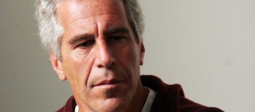 Epstein, il milionario americano accusato di numerosi abusi su minori, si è tolto la vita