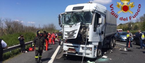 Pesaro, mezzo pesante travolge auto: ferito gravemente un bimbo