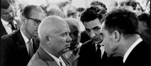 Nixon et Khrouchtchev - larepubliquedeslivres.com