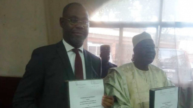 Signature d'une convention entre le Modepa et le Minjec © Odile Pahai