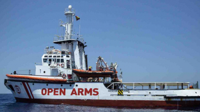 I medici di Lampedusa hanno riscontrato solo un caso di otite tra le 13 persone sbarcate dalla Open Arms "per grave emergenza medica".