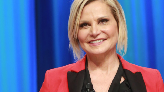 Simona Ventura difende il lavoro della redazione di Uomini e Donne.