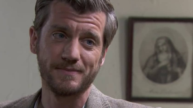 Una Vita, spoiler Spagna: Mauro torna nel vecchio quartiere dopo il decesso di Teresa