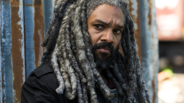 Dans la bande dessinée, Ezekiel finit décapité par Alpha, lors de la scène des piques - popsugar.com