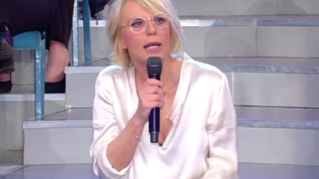 Uomini e donne sotto accusa: non si placano le polemiche intorno al programma