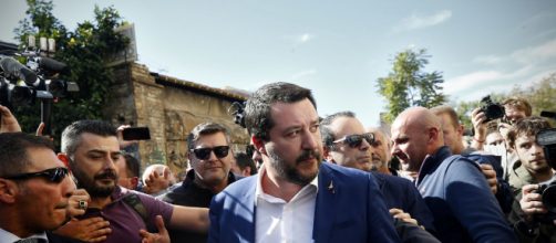 Morra contro Salvini per aver sfoggiato il Rosario in Calabria