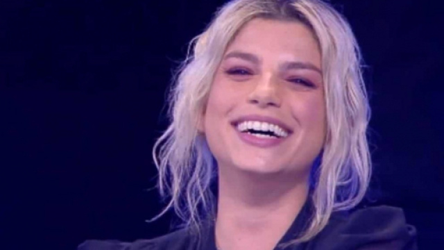 Emma Marrone avrebbe un nuovo amore: paparazzata a Capri col modello Nikolai.