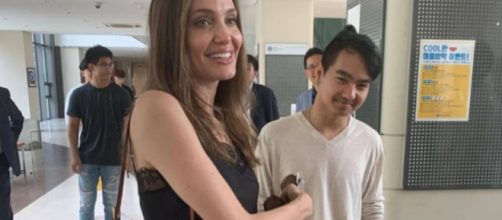 Angelina Jolie acompaña a su hijo Maddox en su primer día de universidad