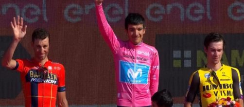 Richard Carapaz sul podio finale del Giro d'Italia