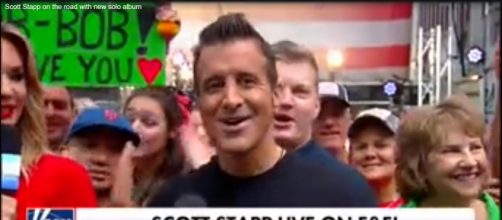 Scott Stapp didn't let a New York City rainshower dampen the music or his mood for a Fox & Friends set. [Image source: Fox News-YouTube]