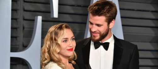 Matrimonio lampo per Miley Cyrus e Liam Hemsworth: lei nega di averlo tradito e si circonda dell'affetto dei suoi quindici animali