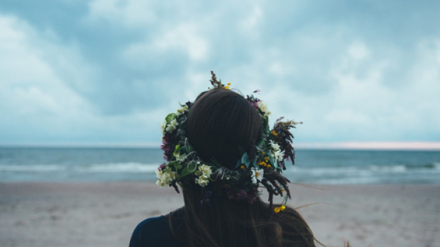 Oroscopo 25 agosto: Ariete e Cancro stressati