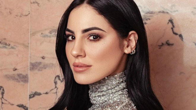 Giulia De Lellis nel libro: 'Nel mondo dei grandi i principi sono bugiardi e le principesse cornute'.