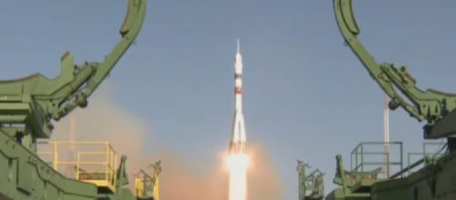 Soyuz MS-14 launch with Skybot F-850 on board. [Image source: SciNews/YouTube]