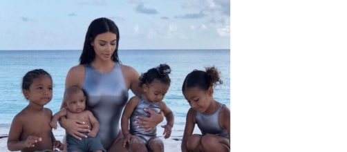Kim Kardashian hace una foto con sus cuatro hijos por primera vez