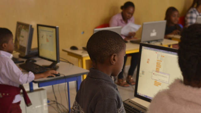 Cameroun : 70 enfants à l'école des métiers de la Technologie. - geniuscenters.com