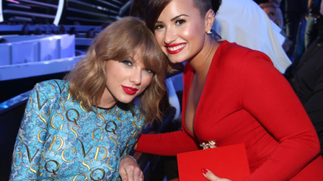Demi Lovato, frecciatina a Taylor Swift durante i VMA: 'Odio gli awards'