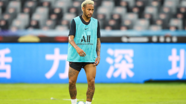 Mercato: Lozano si presenta ai tifosi del Napoli, Rakitic sembra essere vicino alla Juve