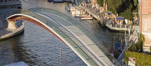 Santiago Calatrava's Ponte della Costituzione in Venice [Image source: Filippo Leonardi per Comune di Venezia]