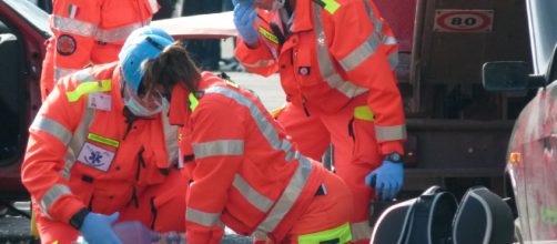 Ancona, cade dal quarto piano dell'ospedale e muore