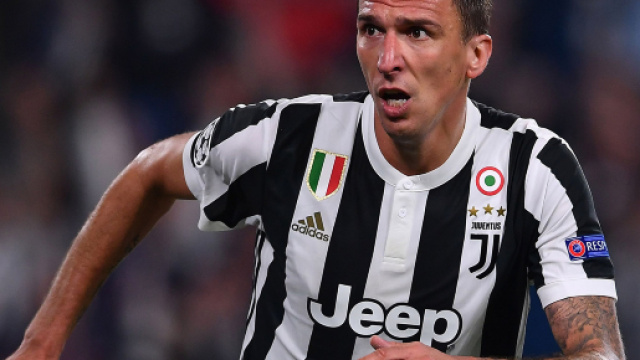 Il Psg punta Mandzukic dopo gli infortuni di Cavani e Mbappè