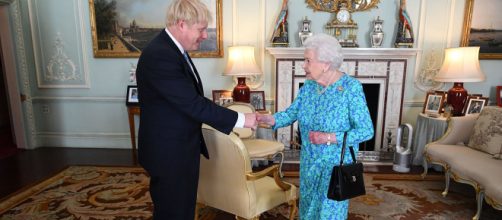 La Reina Isabel II suspende el Parlamento por petición de Johnson