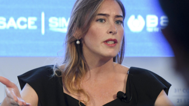 Maria Elena Boschi: outfit total black a Capri FOTO - ladyblitz.it