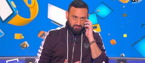 Cyril Hanouna en plein direct d'une quotidienne de TPMP