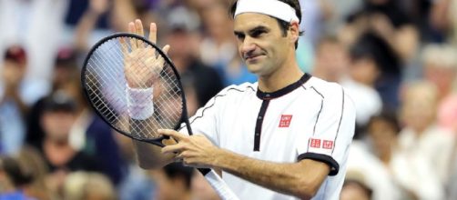 Roger Federer supera il terzo turno ai US Open battendo in tre set Daniel Evans