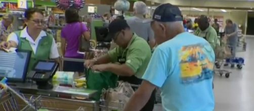 South Florida residents stocking up ahead of Hurricane Dorian. [Image source/CBS Miami YouTube video]