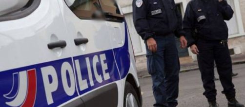 Francia, terrore a Lione: due soggetti accoltellano persone per strada, morto un ragazzo di 19 anni