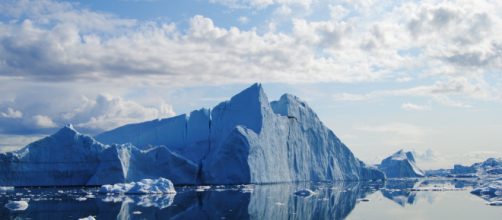 Groenlandia, ghiaccio si scioglie a tempo record: a luglio persi 197 mld di tonnellate