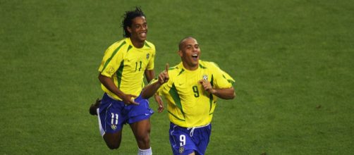 Ronaldo e Ronaldinho Gaúcho foram para Corinthians e Flamengo, respectivamente, após consagração na Europa. (Arquivo Blasting News)