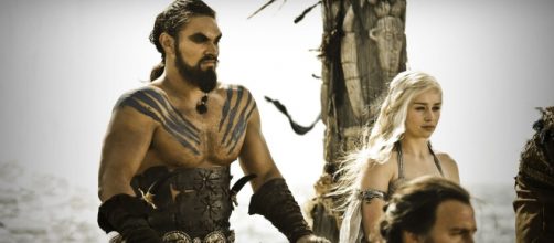Khal Drogo e Daenerys foram separados por uma fatalidade em 'Game of Thrones'. (Arquivo Blasting News)