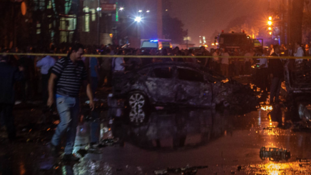 Egitto, auto lanciata contromano provoca esplosione all'ospedale de Il Cairo: almeno 19 morti
