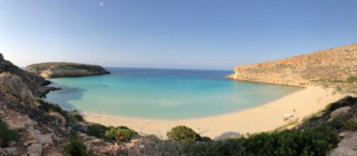 Il mare della spiaggia dei Conigli a Lampedusa