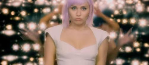 Miley Cyrus participa de um episódio de 'Black Mirror' chamado 'Rachel, Jack and Ashley too.' (Divulgação/Netflix)