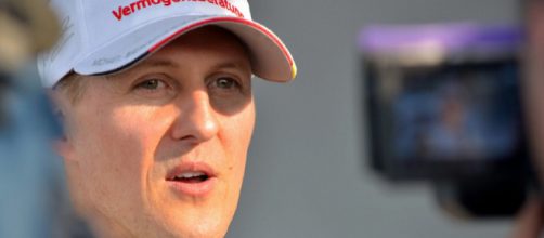 Michael Schumacher sarebbe stato trasferito a Parigi per una cura segreta.