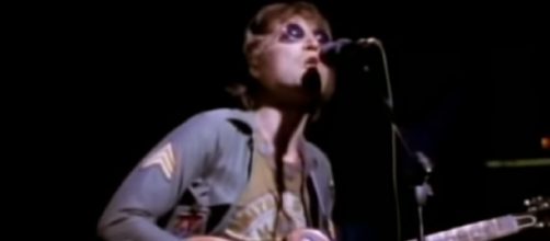 Come Together - John Lennon/The Beatles (Live In New York City). [Image source/BetlesAndSolo YouTube video]