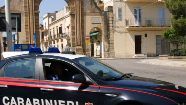 Benevento, madre lancia il bimbo di 4 mesi da una scarpata e lo uccide