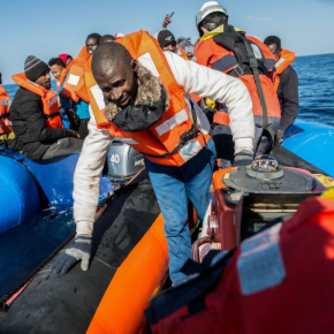 Alex e Alan Kurdi, continua lo stallo: 106 migranti al limite di ... - fanpage.it