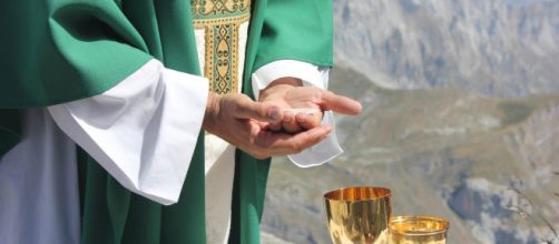 Lecce, 'Ho peccato, non celebro più messa': sacerdote se ne va durante la messa