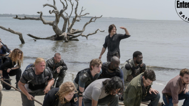 Menés par Daryl, les survivants s'entraînent sur les plages d'Oceanside - ew.com
