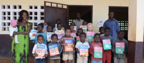 CAMEROUN : Des manuels scolaires pour les élèves des villages ... - fondations-somdiaa.com