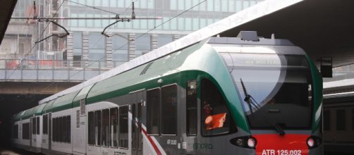 Torino, coppia dimentica il figlio di pochi mesi nel treno: passeggeri si prendono cura di lui
