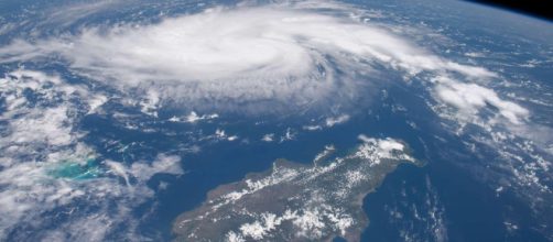 Usa, l'uragano Dorian raggiunge le Bahamas: adesso è di categoria 5