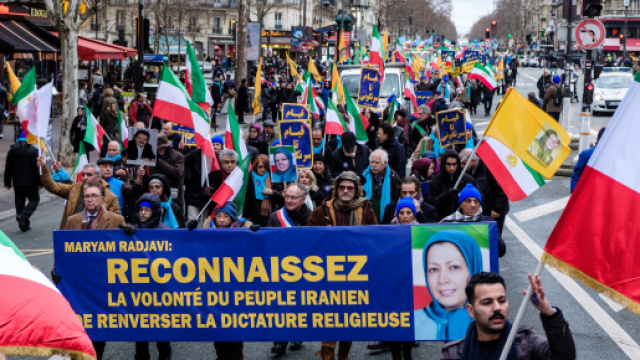 CNRI: la souveraineté populaire dans une république laïque et pluraliste, l'égalité entre les hommes et les femmes.