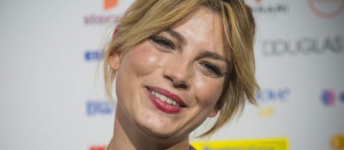 Emma Marrone rassicura i fan sulla sua salute a Milano: 'State tranquilli, io lo sono'.